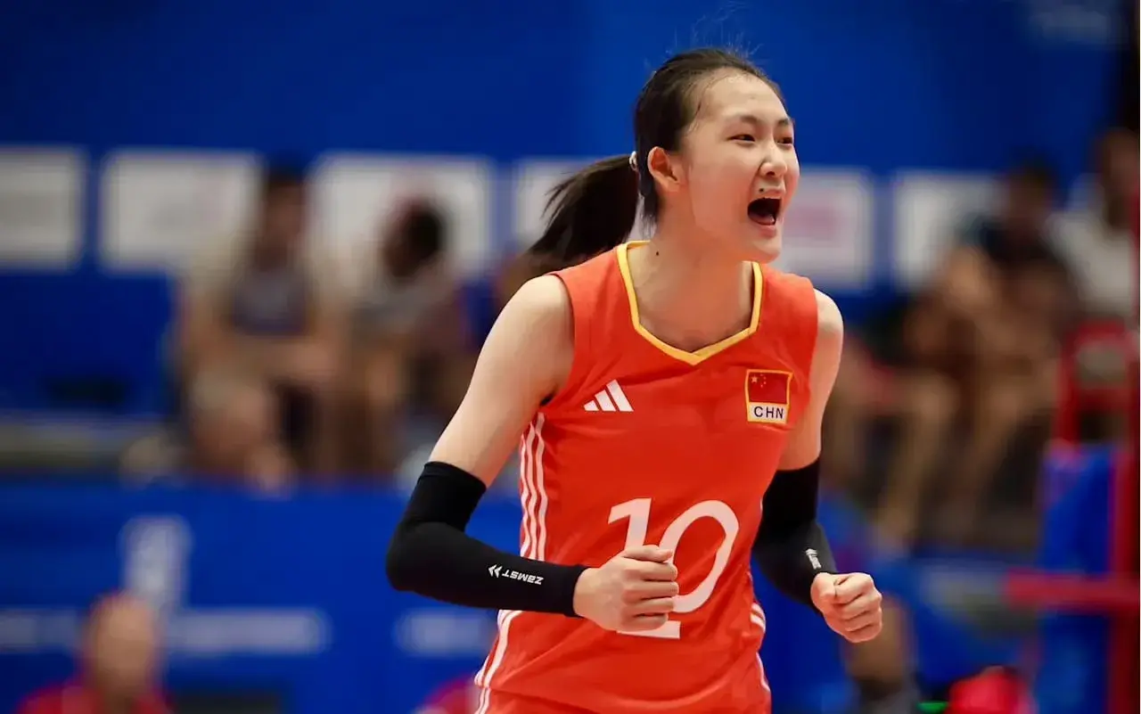 U19女排喜迎开门红！黄悦鑫12分全队最高，天才副攻拦网就有5分