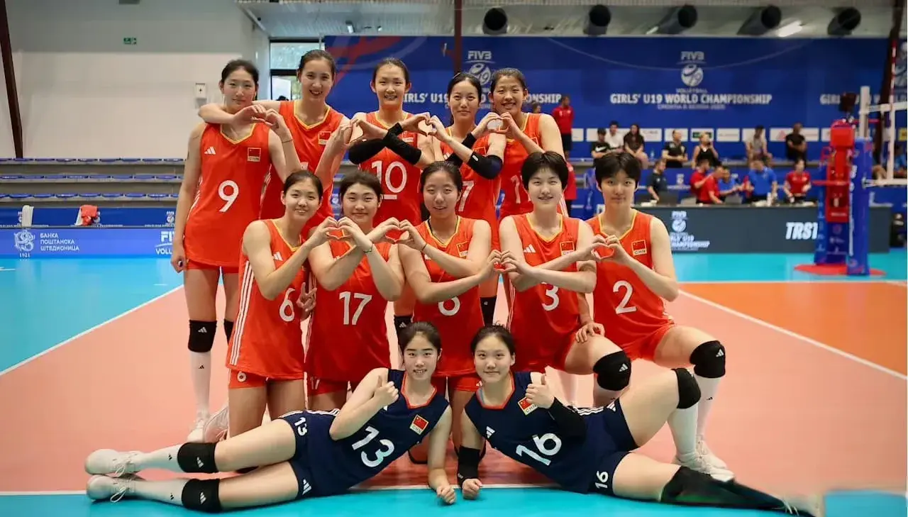 U19女排喜迎开门红！黄悦鑫12分全队最高，天才副攻拦网就有5分