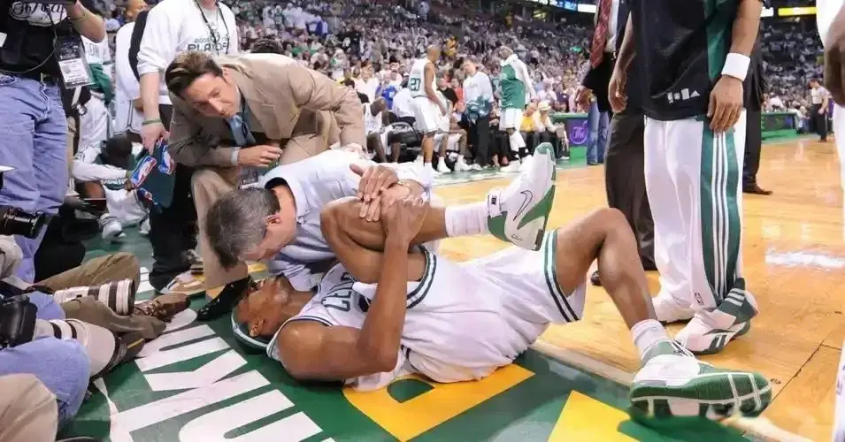 NBA上演王者归来的五大球星，最后一位就此封神