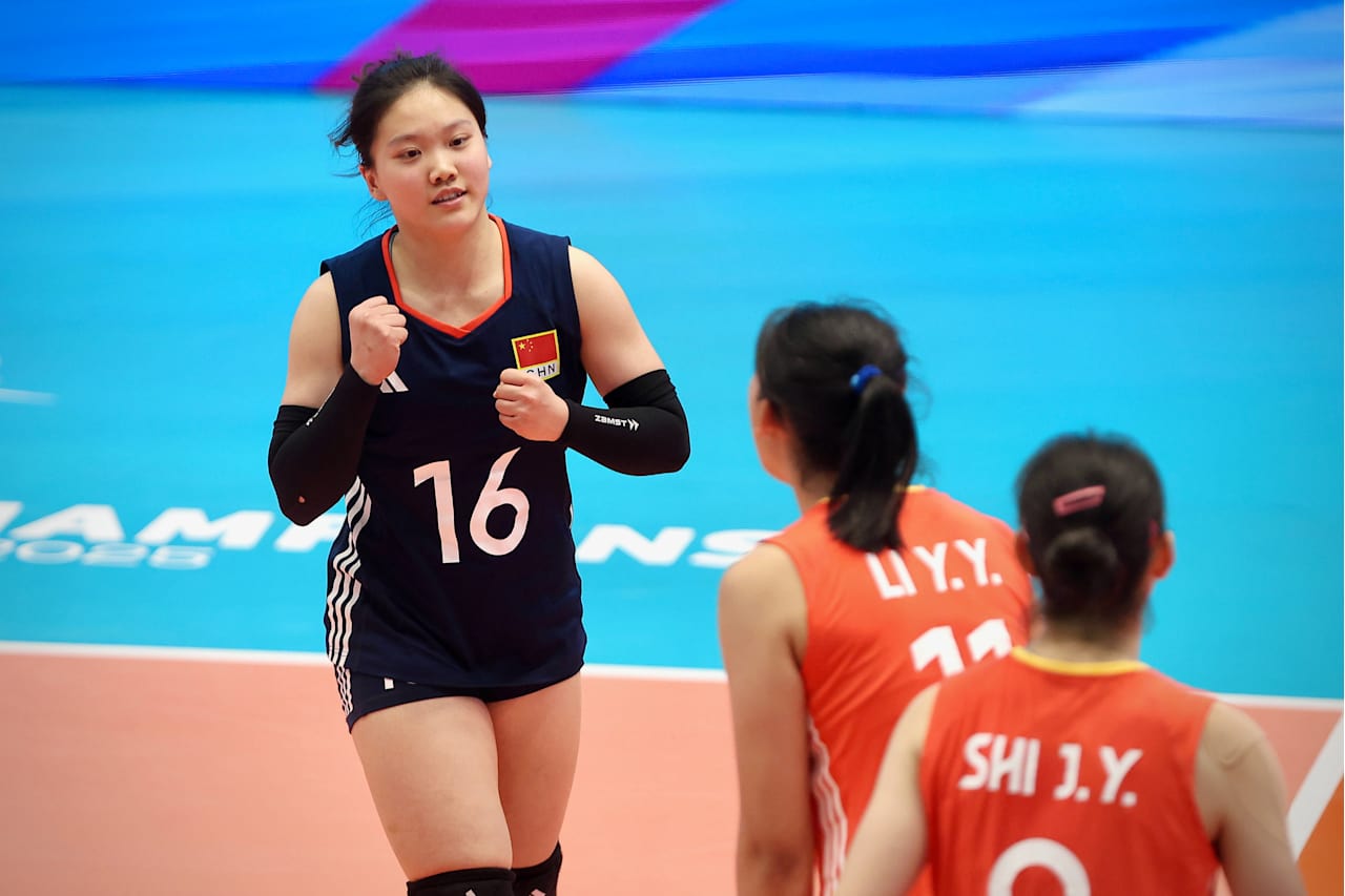 世锦赛中国女排开门红！黄悦鑫 郭中楠 陈晓辉 翟宇睿合砍44分 袁志高兴
