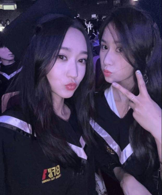 港姐季军大晒北电毕业照！同学个个美女如云！精通六国语言超模身材！