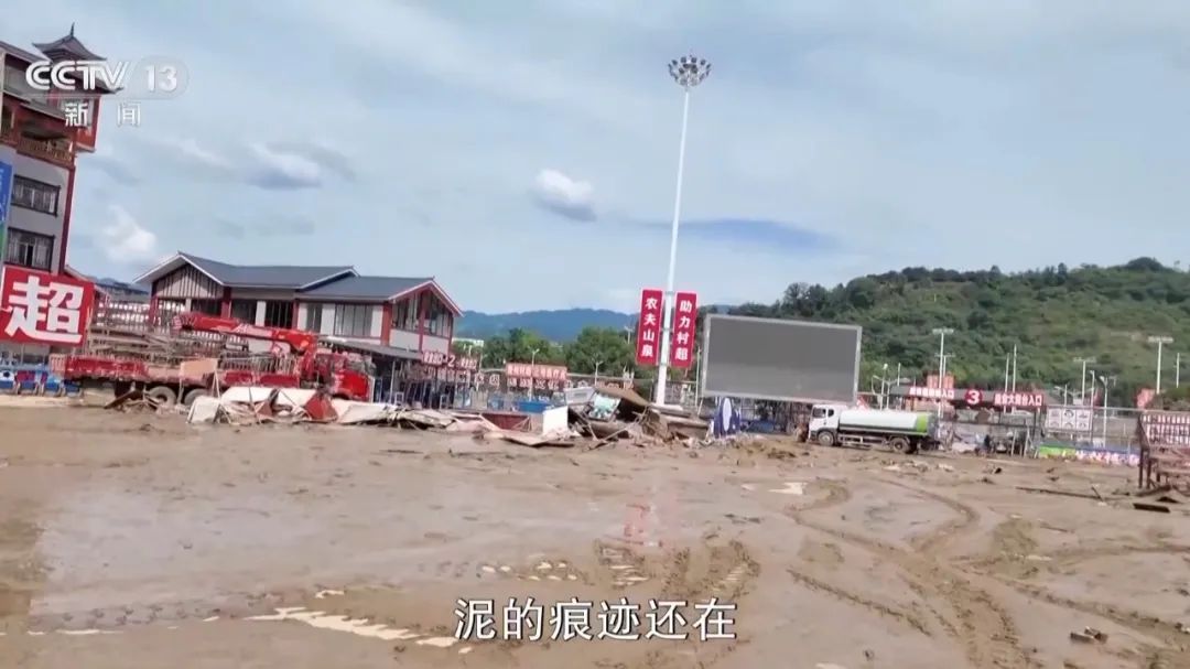 贵州榕江“村超”球场的灯，再次点亮！