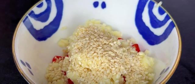 凉拌黄瓜，很多人第一步就做错了，教你正确做法，脆嫩入味又解馋