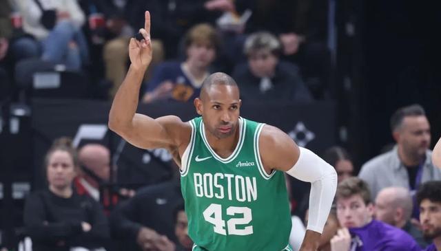 终于来了！艾顿加盟湖人组“新三巨头”，佩林卡MVP