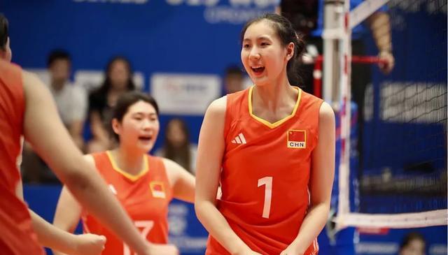 世锦赛中国女排横扫突尼斯！黄悦鑫 郭中楠 陈晓辉 翟宇睿合砍44分