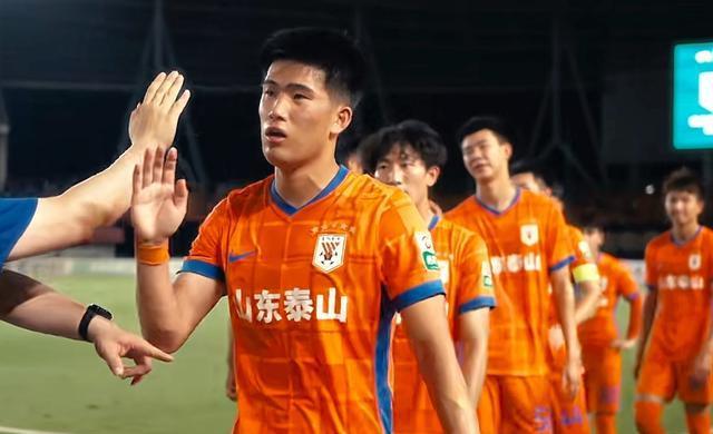 4-1！泰山19岁铁卫双响，率队8轮不败距榜首3分，却被崔康熙弃用