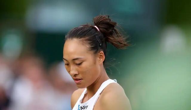 2-0，温网再曝大冷门，郑钦文渔翁得利，提前锁定世界前八