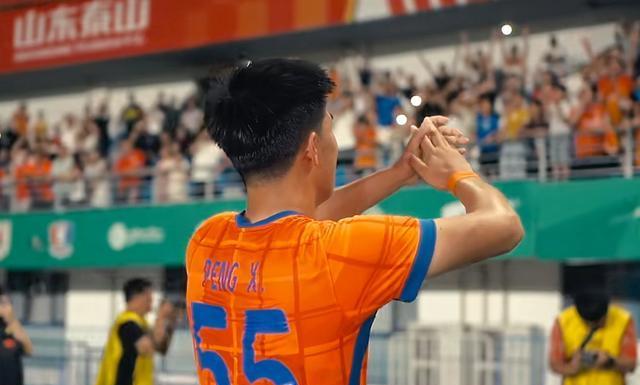 4-1！泰山19岁铁卫双响，率队8轮不败距榜首3分，却被崔康熙弃用