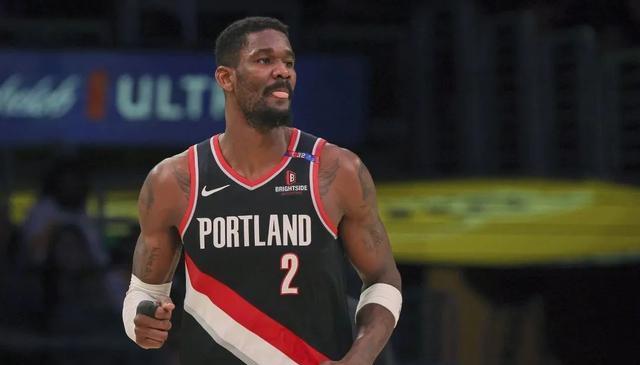 终于来了！艾顿加盟湖人组“新三巨头”，佩林卡MVP