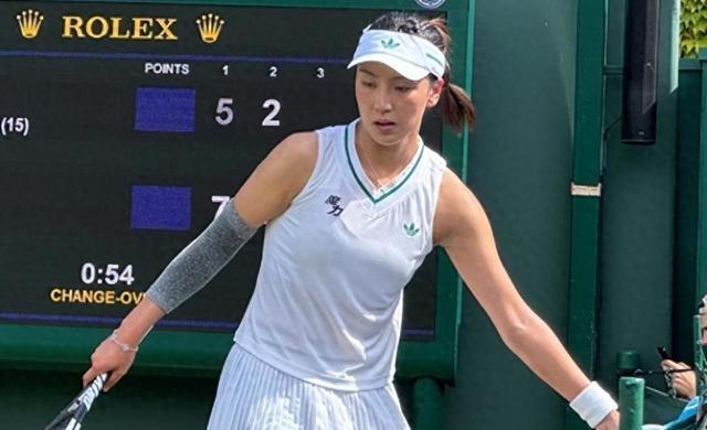 中国网球大捷！2-0、2-0，最美金花王欣瑜横扫，前一姐张帅开门红