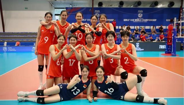 世锦赛中国女排横扫突尼斯！黄悦鑫 郭中楠 陈晓辉 翟宇睿合砍44分