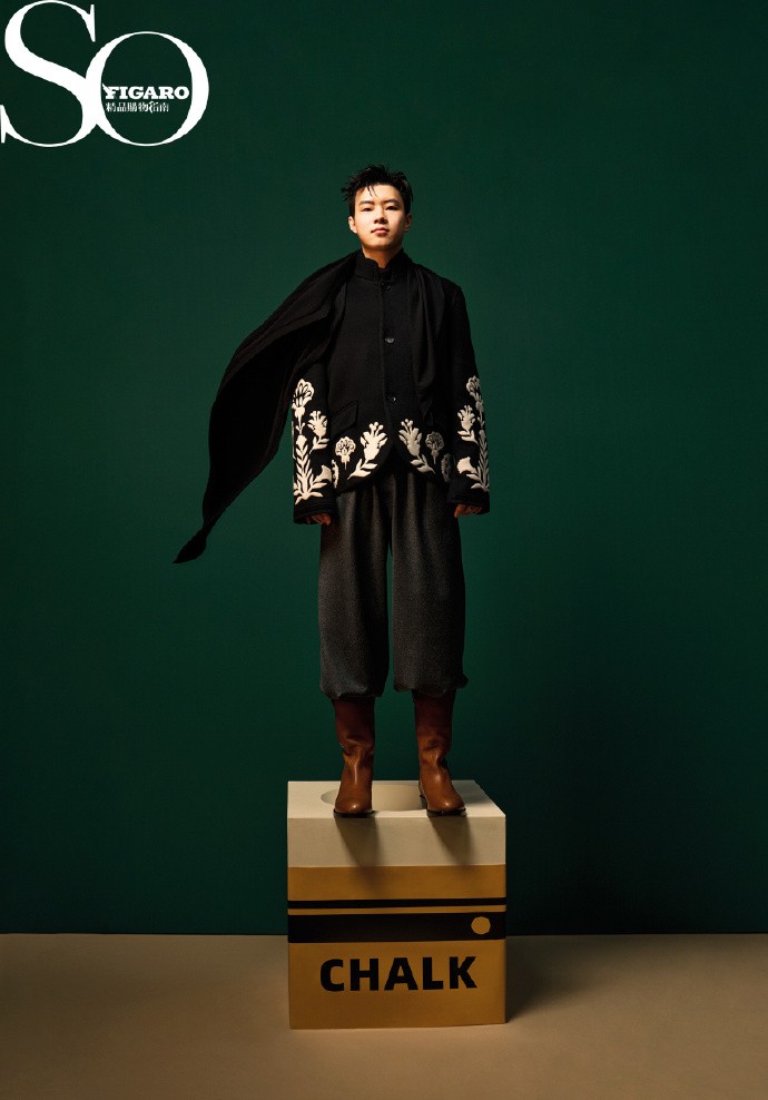 帅气，赵心童登上《SoFigaro》杂志封面