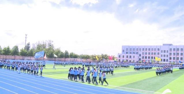 幼儿园玩出花样，小学操场变乐园，莒县体育课有多牛？