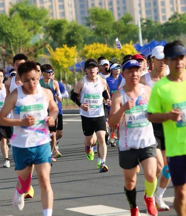 跑步两年瘦17公斤，膝盖却受伤，咋办？