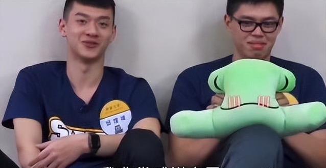 陈宝莲儿子23岁追梦篮球，养母放手支持，他能圆音乐梦吗？