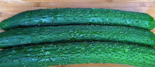 凉拌黄瓜，很多人第一步就做错了，教你正确做法，脆嫩入味又解馋