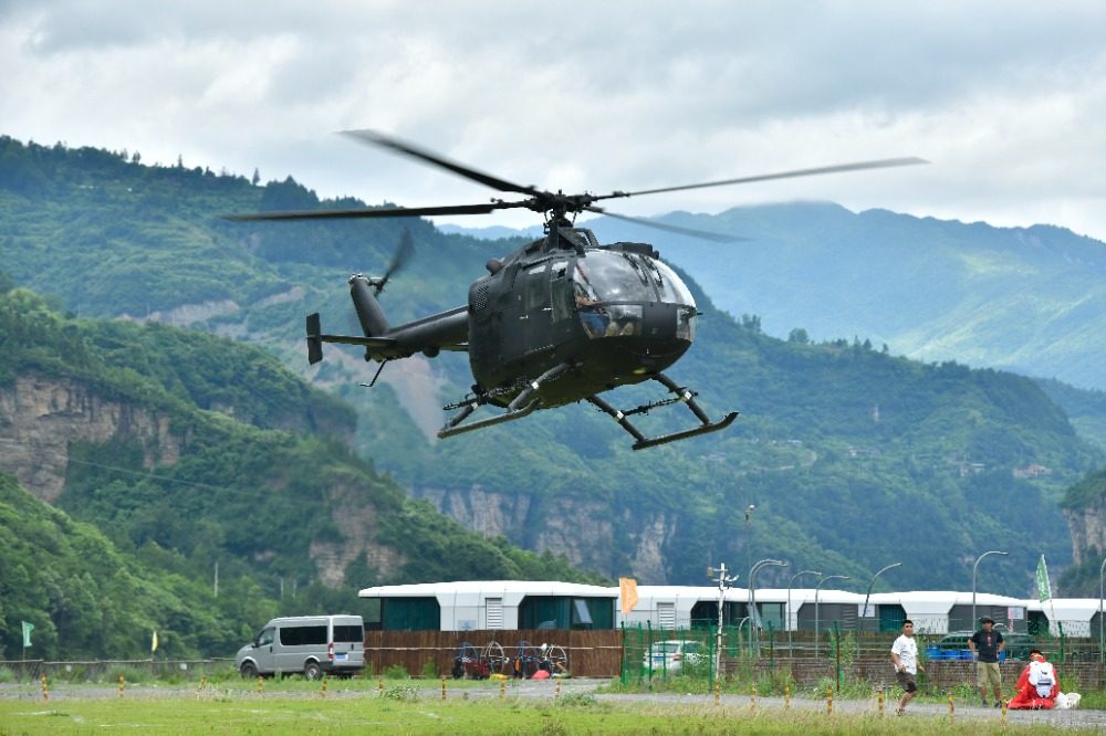跟着赛事去旅行,南川金佛山第二届航空运动邀请赛举行