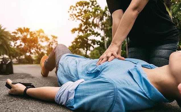 运动出事频频！身体再壮也别硬撑，3个习惯要命