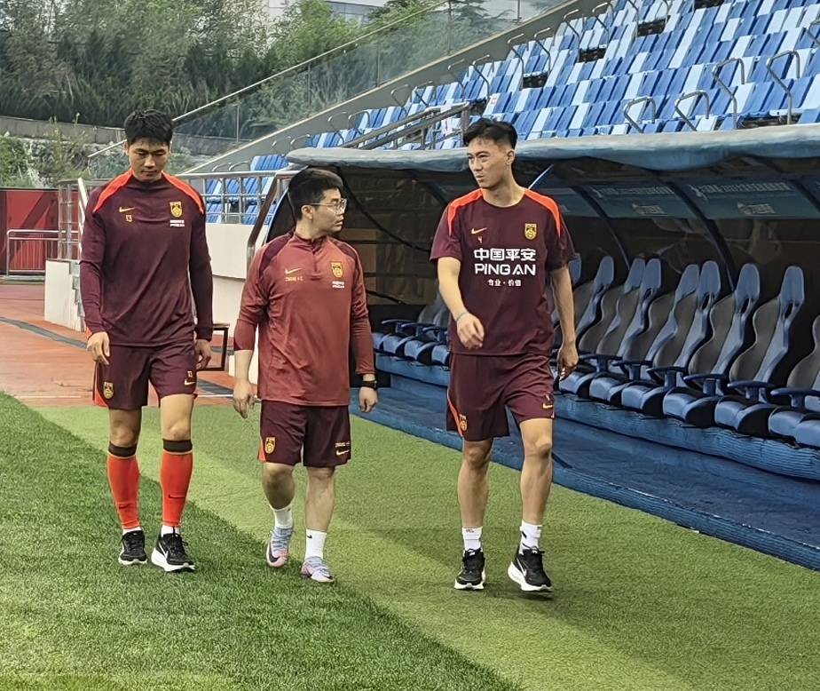 国足今日训练：吴少聪缺席 蒋圣龙 魏震未加入合练