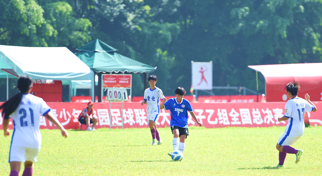 小组赛狂进14球仅失1球 西南医科大学女子足球队勇夺全国季军