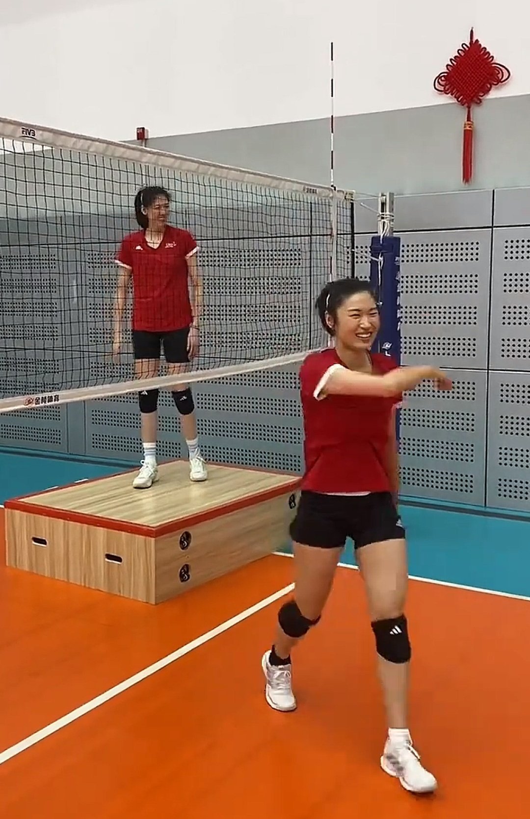 李盈莹归队参与集训 被王梦洁单拦 中国女排备战世联赛阿灵顿站