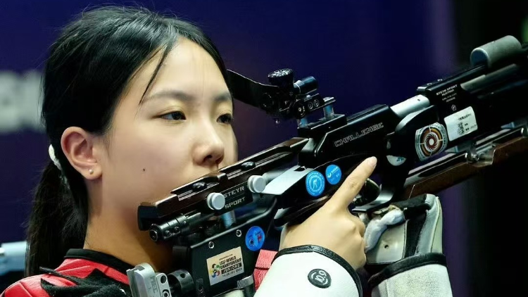 一天三破世界纪录！这位中国射击新星登顶世界第一
