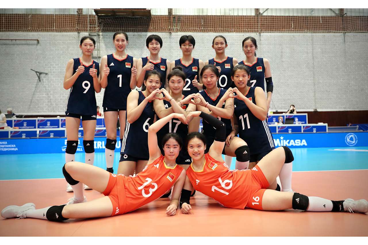 发球10-1！中国女排二连胜 金佳宝 翟宇睿合砍27分 即将对战日本