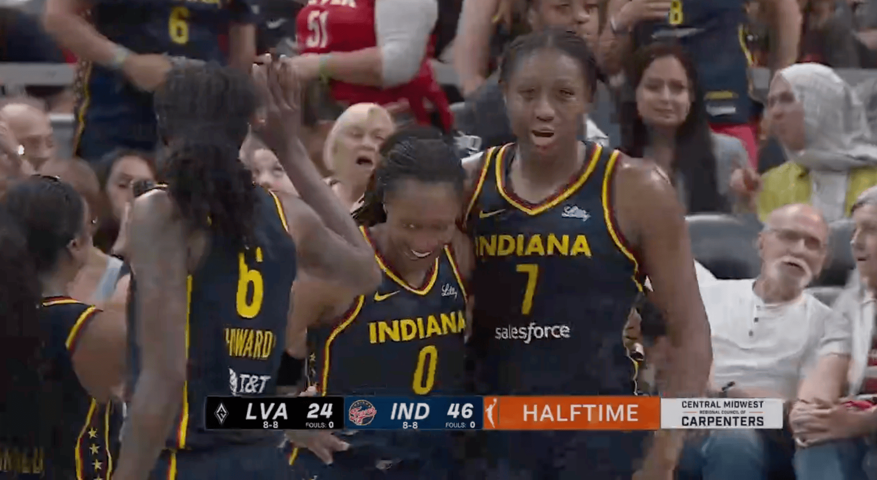 WNBA：上半场狂热46-24大比分领先王牌，王牌仅三人得分