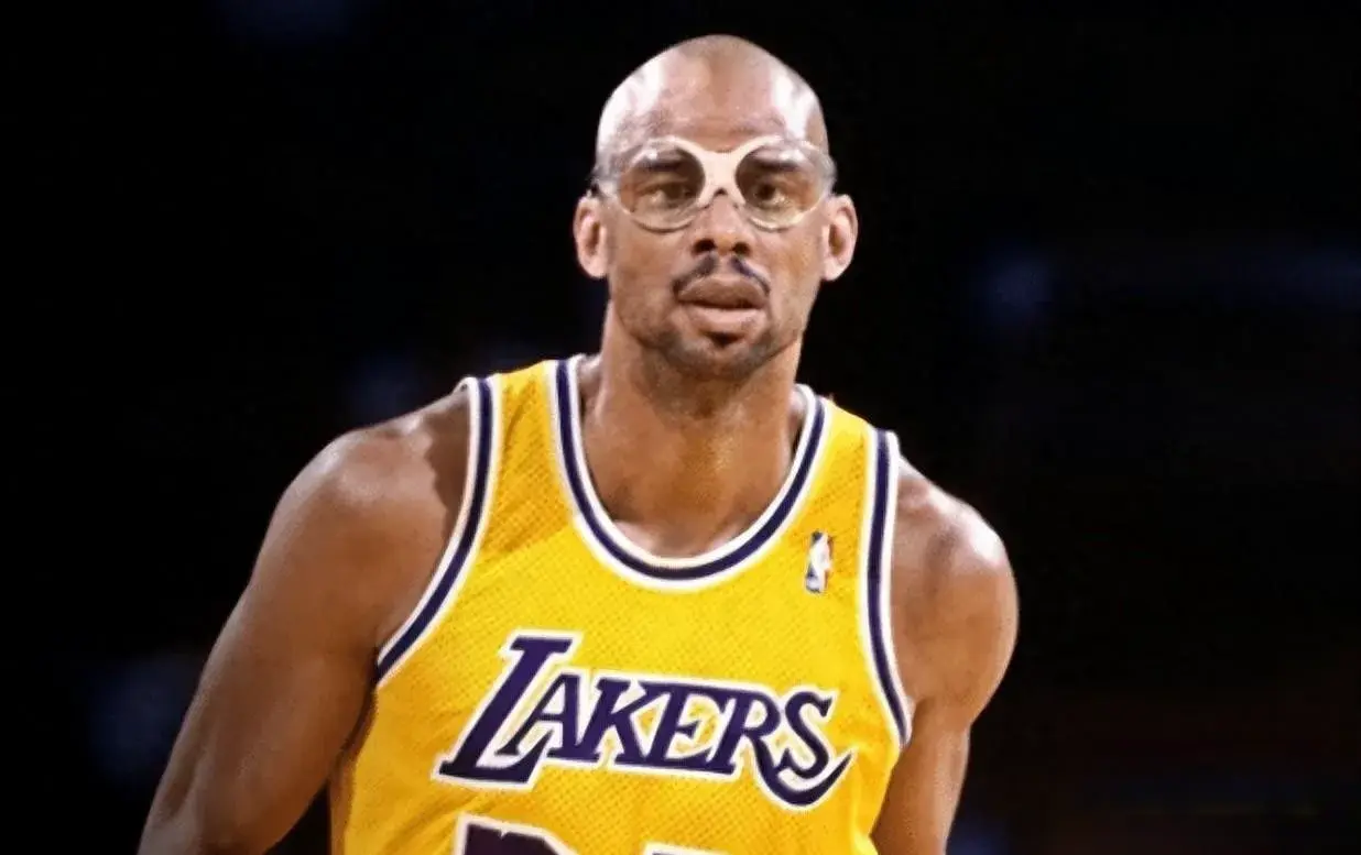 盘点NBA配得上中锋头衔的五大球星，最后一位被誉为第一中锋