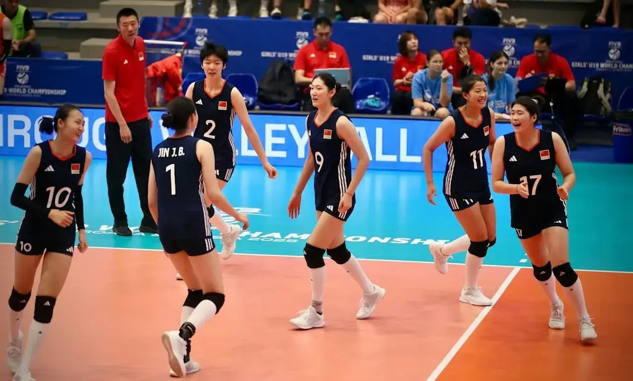 两连胜！袁志变阵，发球狂虐对手，金家宝惊艳，21点15战日本女排