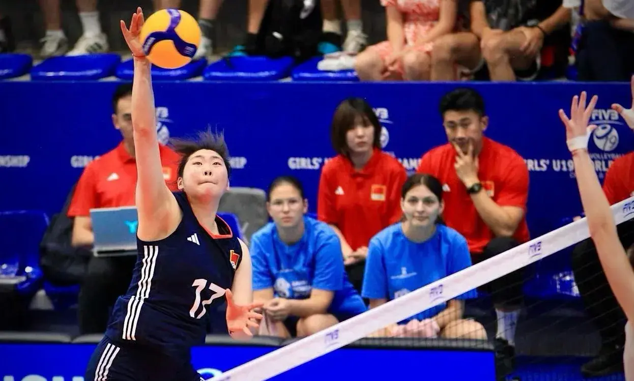 两连胜！袁志变阵，发球狂虐对手，金家宝惊艳，21点15战日本女排