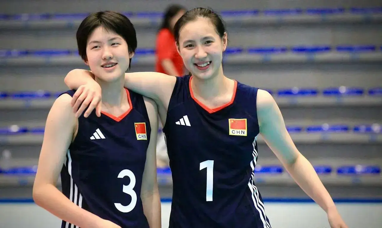 两连胜！袁志变阵，发球狂虐对手，金家宝惊艳，21点15战日本女排