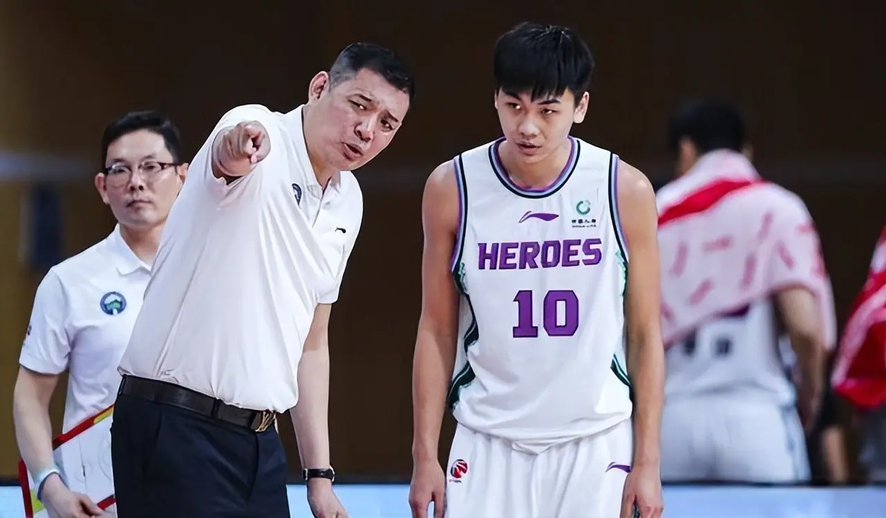 山东男篮本土离队第1人诞生！他愧对巩晓彬厚爱，邱彪也给过机会