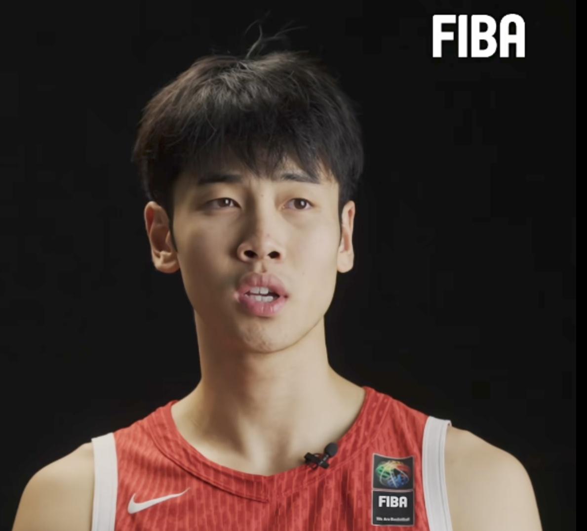 张博源：第一次看NBA是勇士的比赛，我喜欢库里