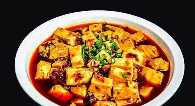 川菜麻辣鲜香，湘菜酸辣过瘾，哪个更对你的胃？