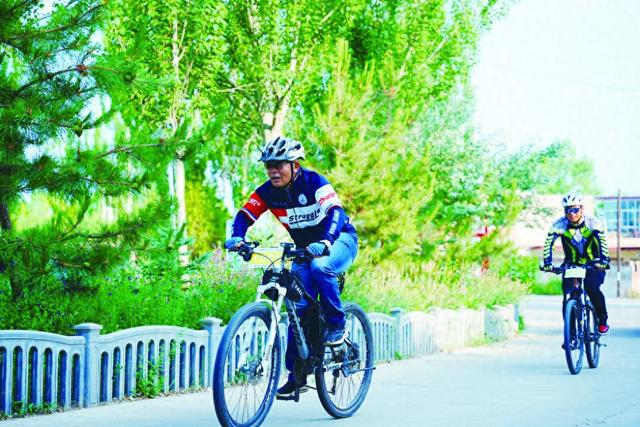 “乐享山野·竞逐巅峰”路盘山山地爬坡友谊赛举行