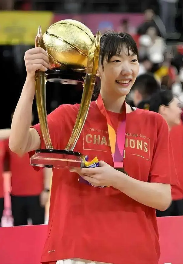 开除李梦后，中国女篮亚洲杯照样能夺冠，卫冕原因有三个！