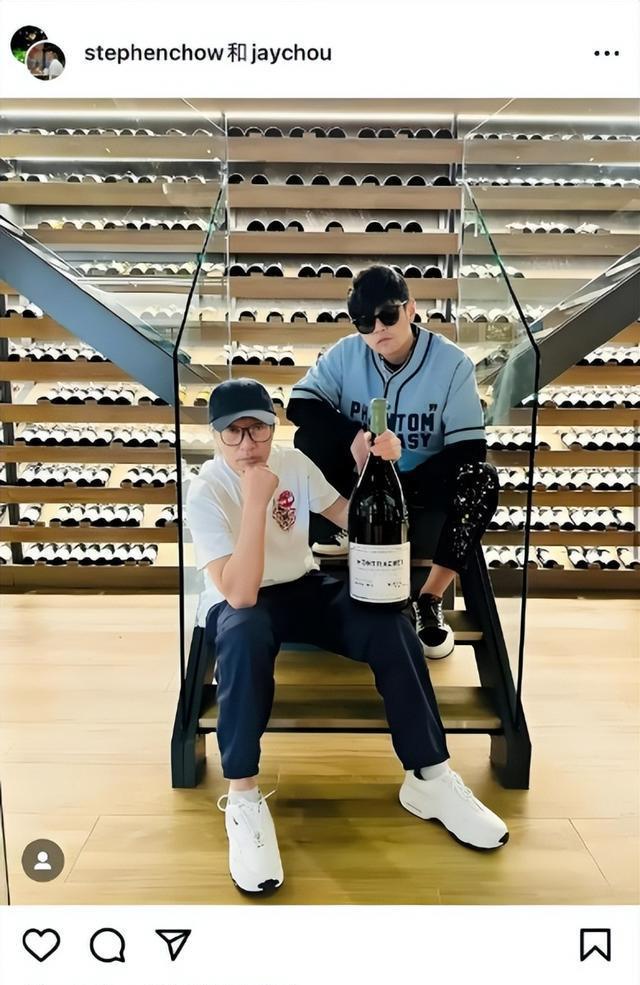 周星驰开百万名酒招待周杰伦！脚下足球藏玄机，两人要联手了？