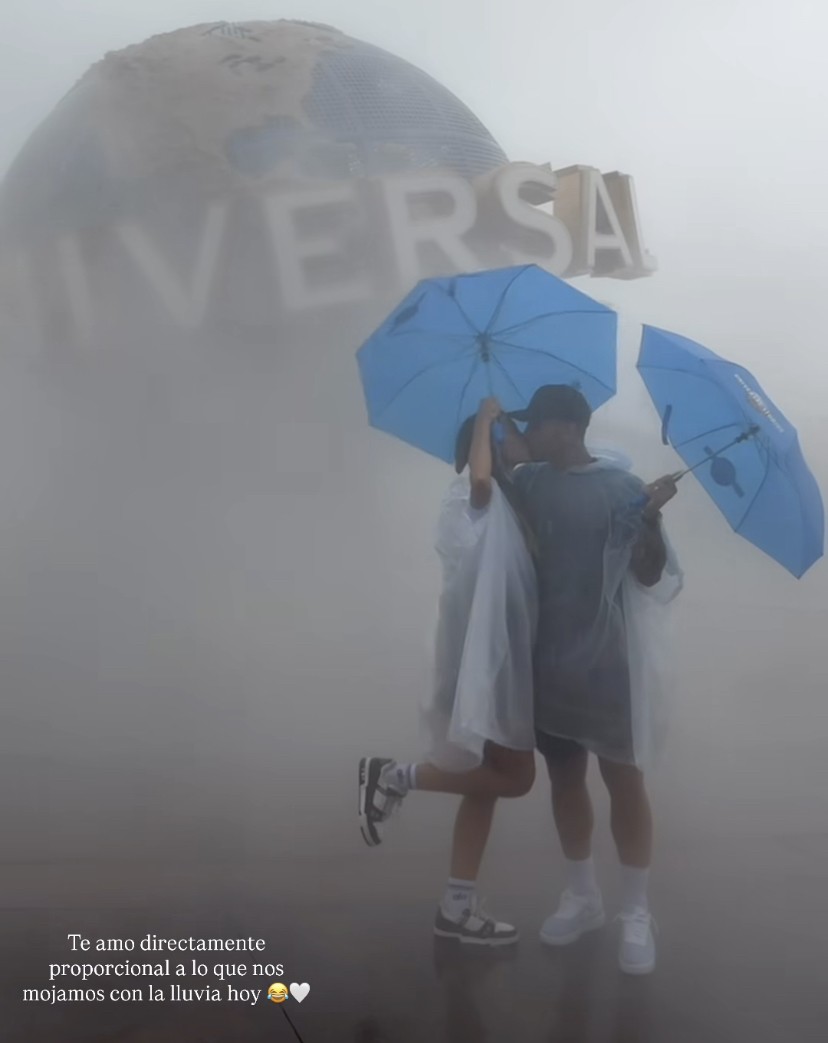 换个心情，劳塔罗带妻儿与队友帕拉西奥斯一同游玩环球影城
