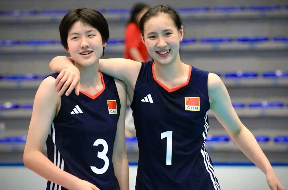 副攻“转正”了，中国U19女排3-0智利取世锦赛两连胜，今晚对日本