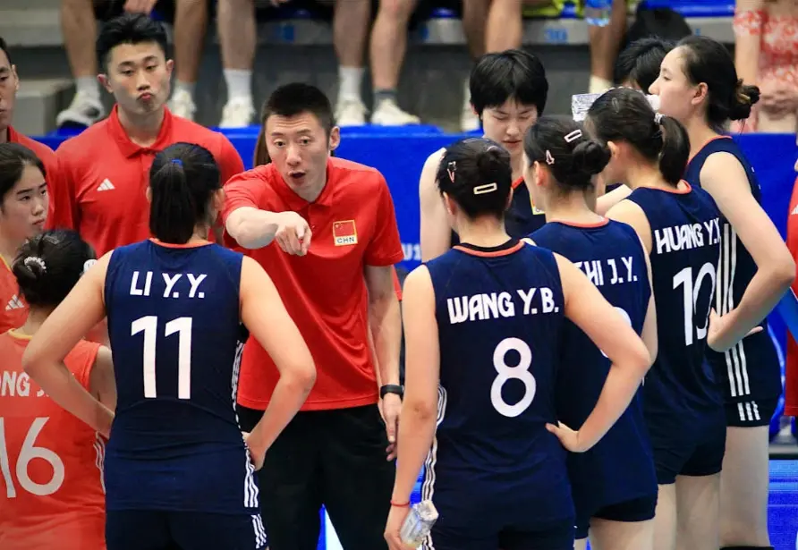 副攻“转正”了，中国U19女排3-0智利取世锦赛两连胜，今晚对日本