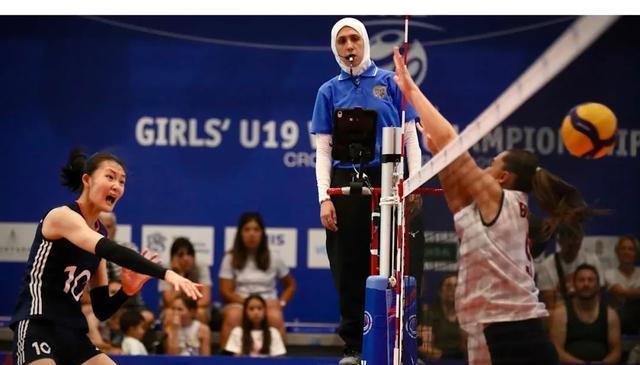 发球10-1！中国女排二连胜 金佳宝 翟宇睿合砍27分 即将对战日本女排