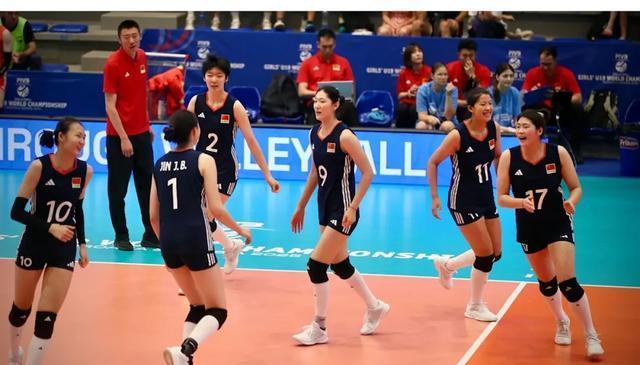 发球10-1！中国女排二连胜 金佳宝 翟宇睿合砍27分 即将对战日本女排