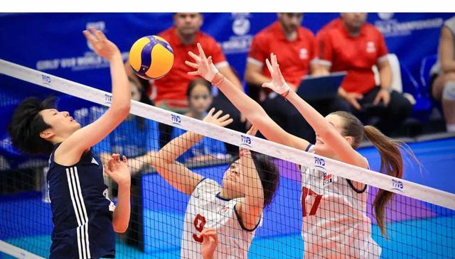 发球10-1！中国女排二连胜 金佳宝 翟宇睿合砍27分 即将对战日本女排