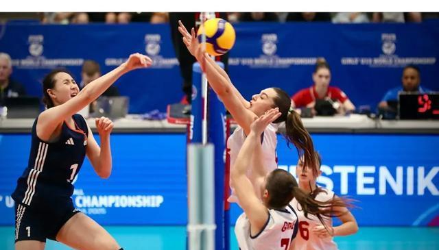 发球10-1！中国女排二连胜 金佳宝 翟宇睿合砍27分 即将对战日本女排