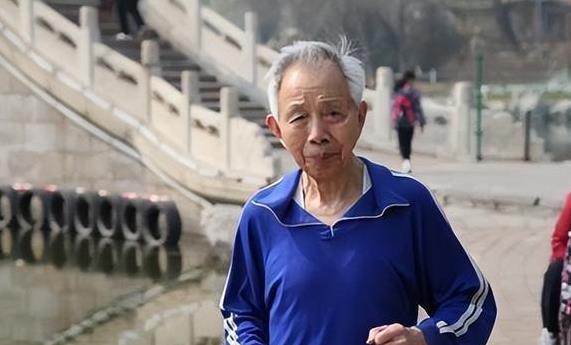 跑步延寿真有谱？50岁后跑步，6个坑千万别踩！
