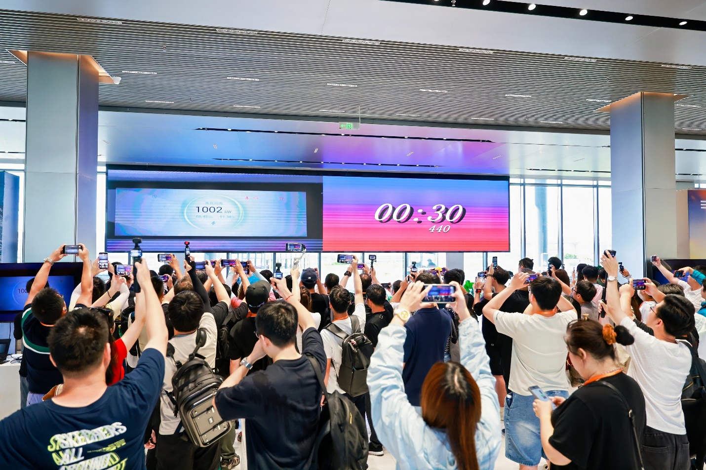 国产家轿下不了赛道？汉L在合肥赛车场给出了新答案
