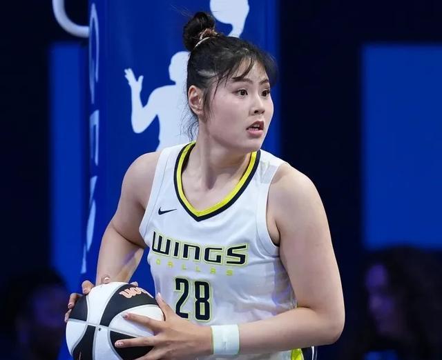 坐稳首发：李月汝12分11篮板 罚球12罚10中 飞翼轻取水星 詹姆斯28分