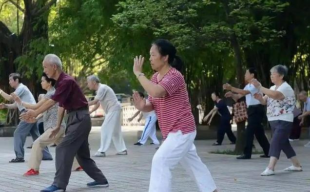 晨练30分钟神清气爽，练过头却伤身，七十岁后咋办？