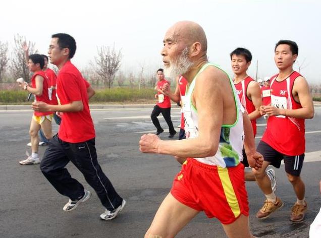 跑步延寿真有谱？50岁后跑步，6个坑千万别踩！